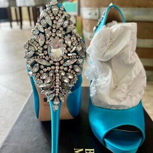 Badgley Mischka Kiara Embellished Peep-toe Pump (Surf) Size 5